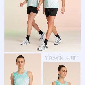 男女模特穿着白蓝田径服背心和黑色短裤套装